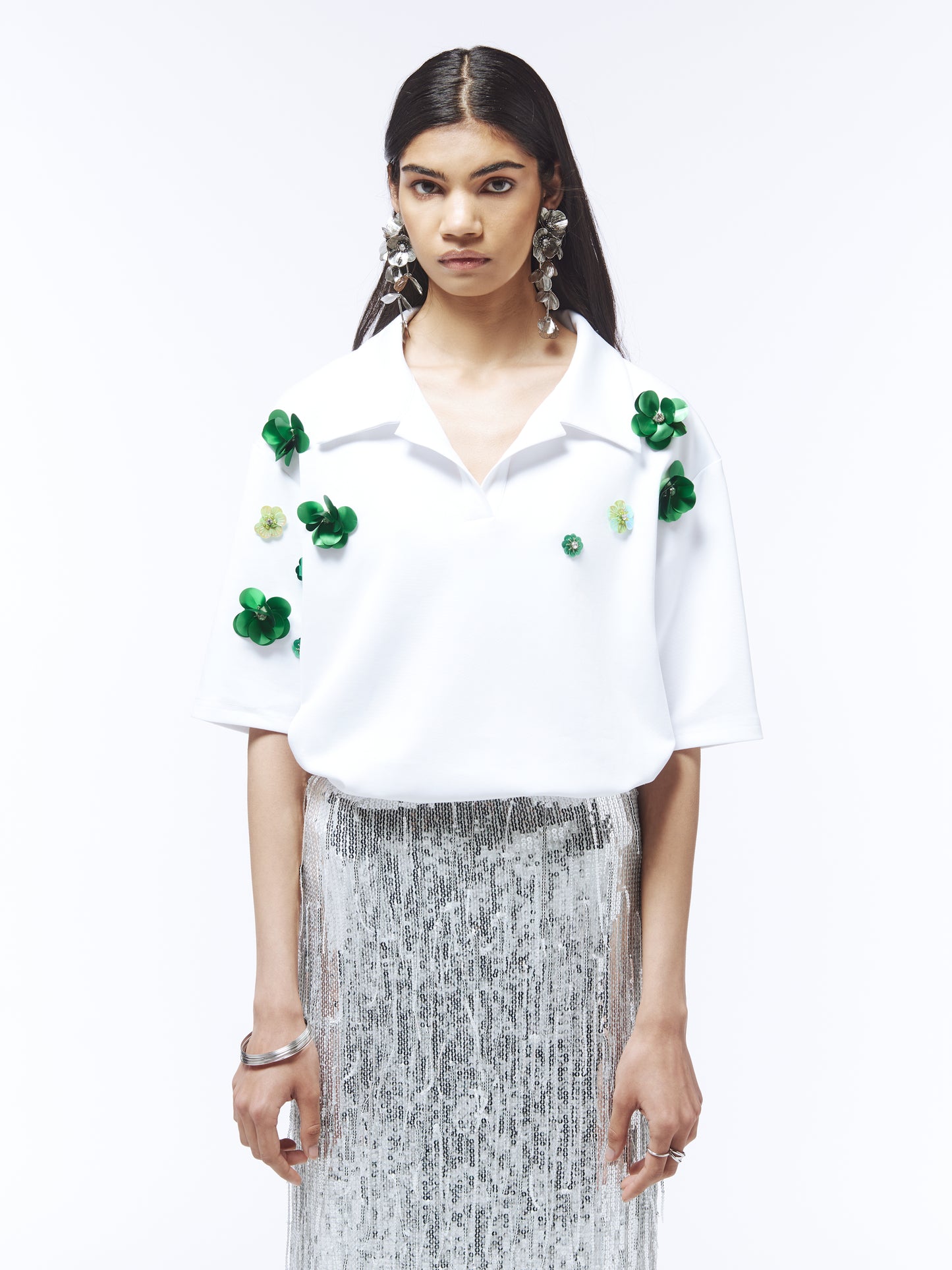 Embellished short-sleeve shirt in crisp cotton with beaded clover appliqués